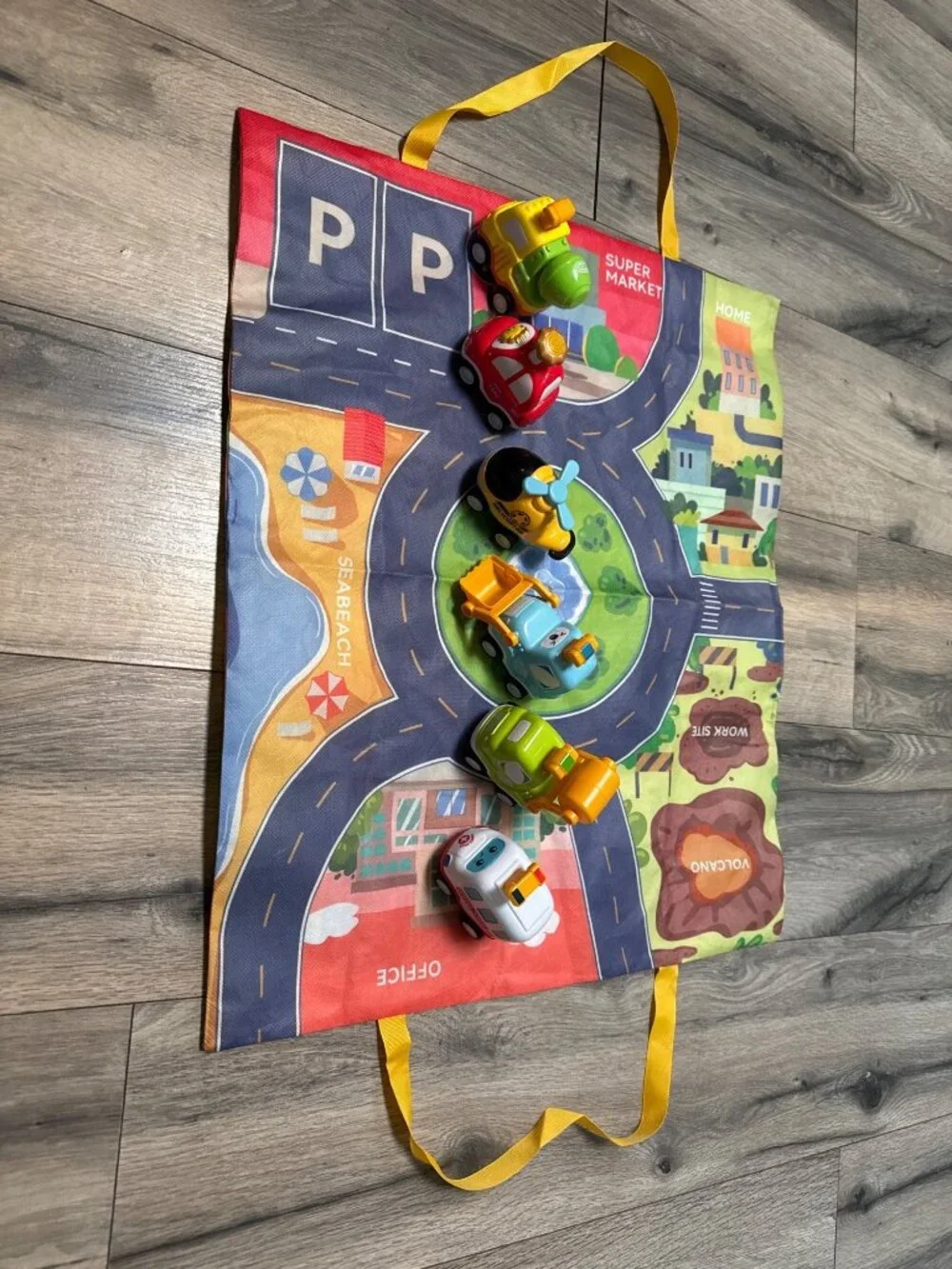 Haktoy Foldable City-Themed Play Mat With 6 Cartoon Toy Vehicles For Kids